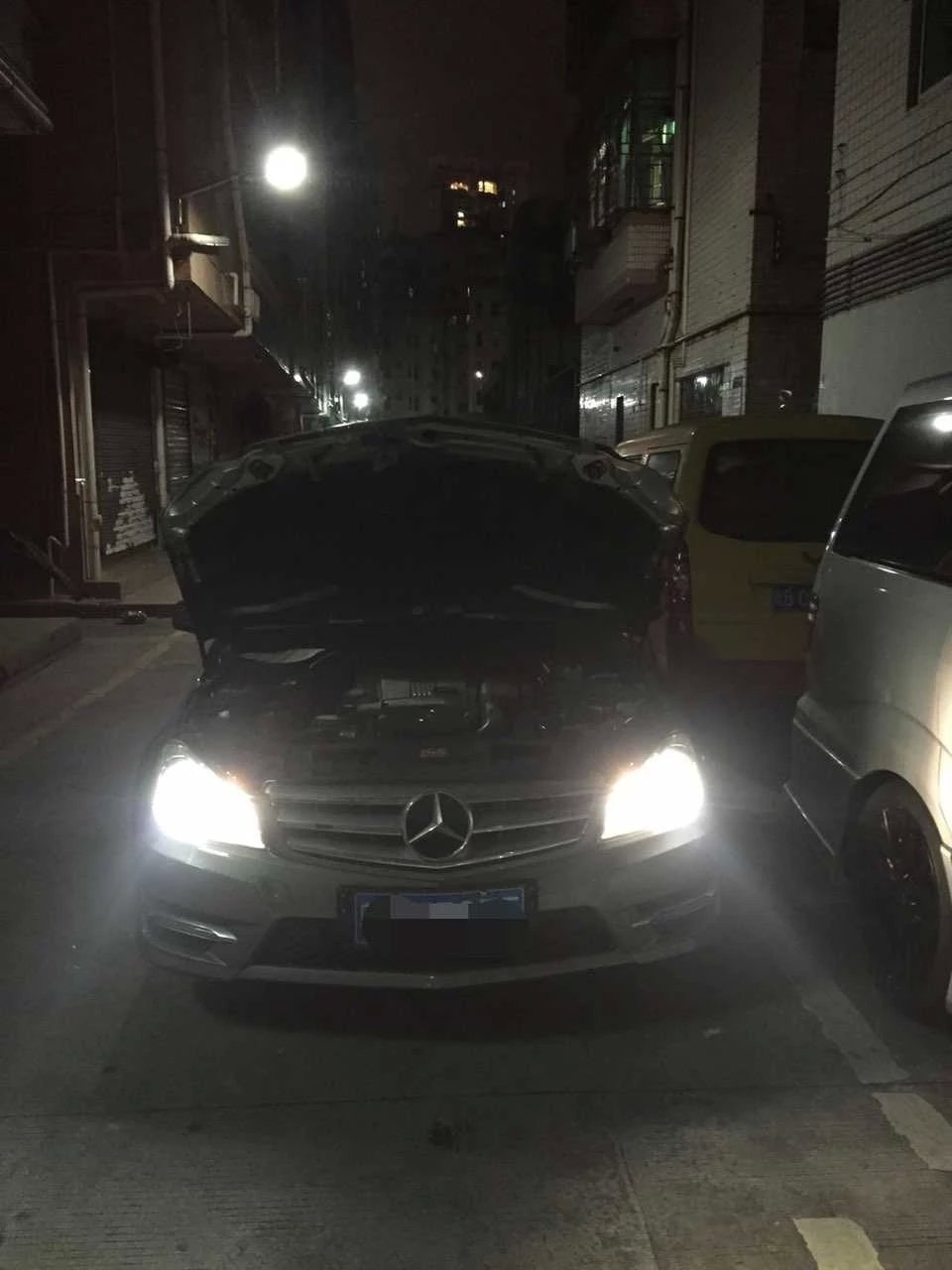 奔馳c仔大燈升級(jí)Q5雙光透鏡     深圳光速車(chē)改改燈