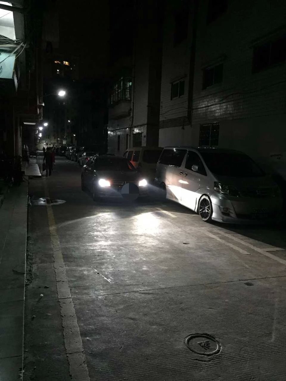 奔馳c仔大燈升級(jí)Q5雙光透鏡     深圳光速車(chē)改改燈