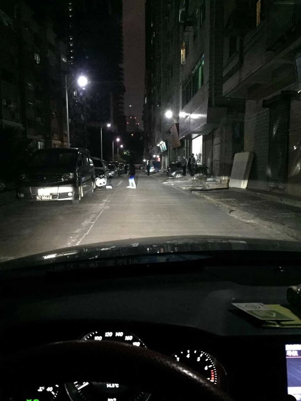 奔馳c仔大燈升級(jí)Q5雙光透鏡     深圳光速車(chē)改改燈