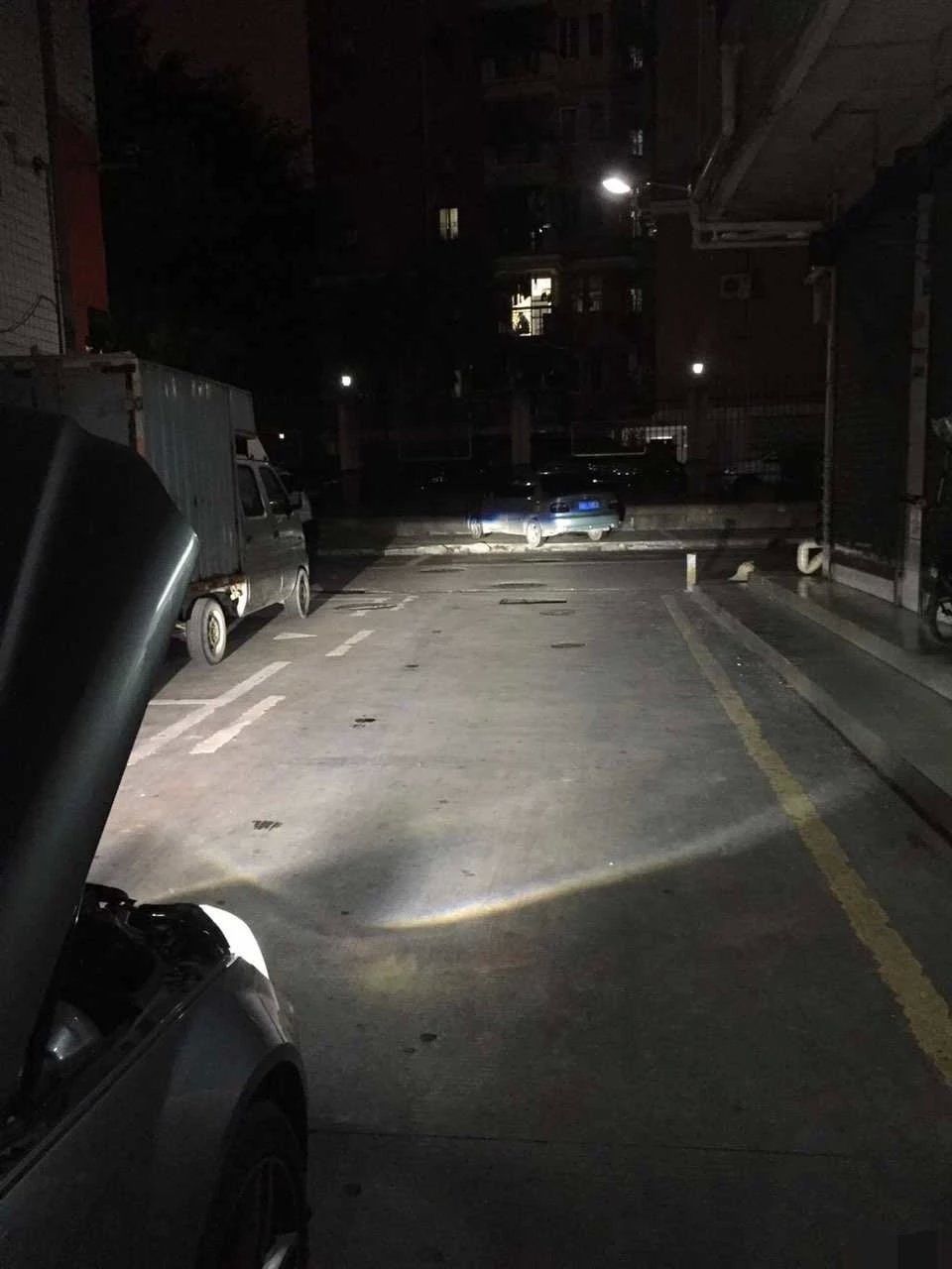 奔馳c仔大燈升級(jí)Q5雙光透鏡     深圳光速車(chē)改改燈