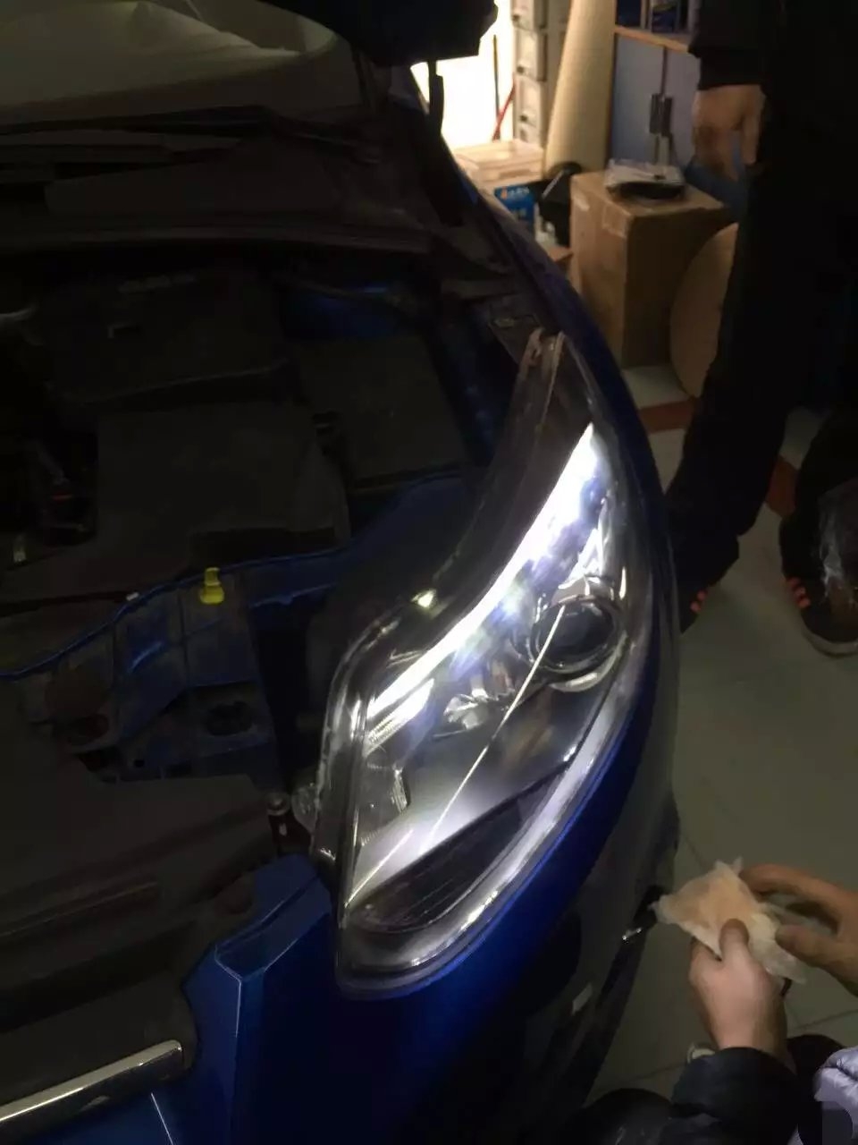 ?？怂?、銳志燈光同步升級改裝     深圳光速車改改燈