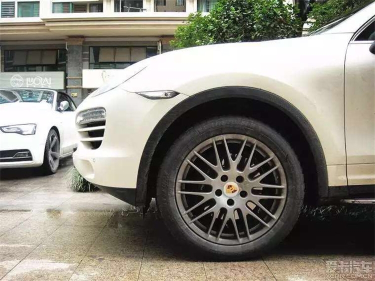 保時(shí)捷卡宴RS 拆車輪轂