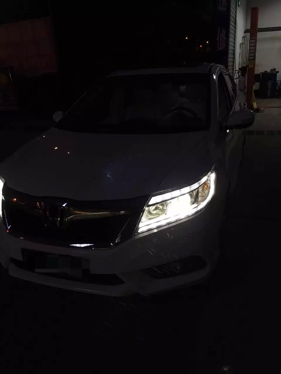 本田凌派燈光升級(jí)Q5雙光透鏡    深圳光速車改改燈