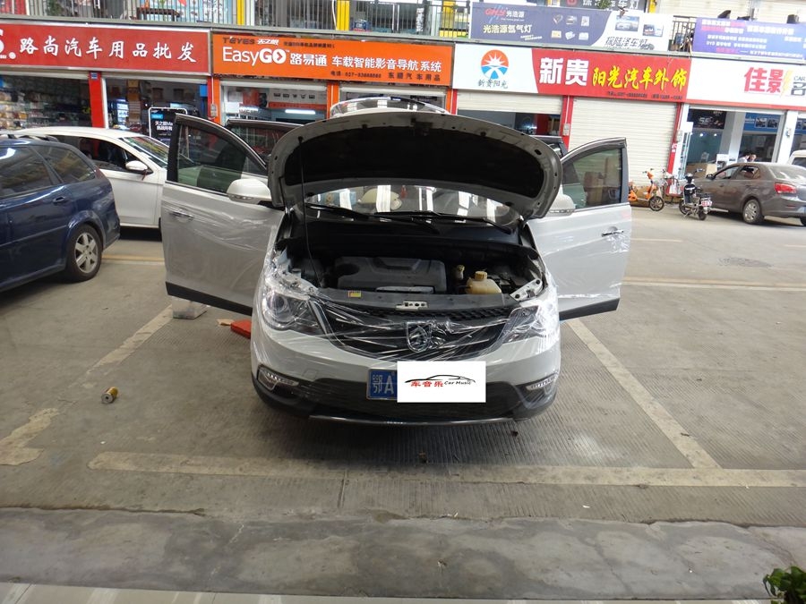 武漢汽車音響改裝~寶駿560汽車音響改裝、全車隔音工程進行中