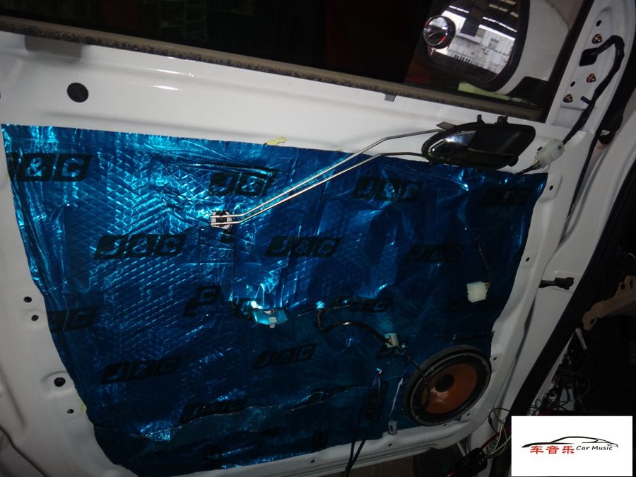 武漢汽車音響改裝~寶駿560汽車音響改裝、全車隔音工程進行中