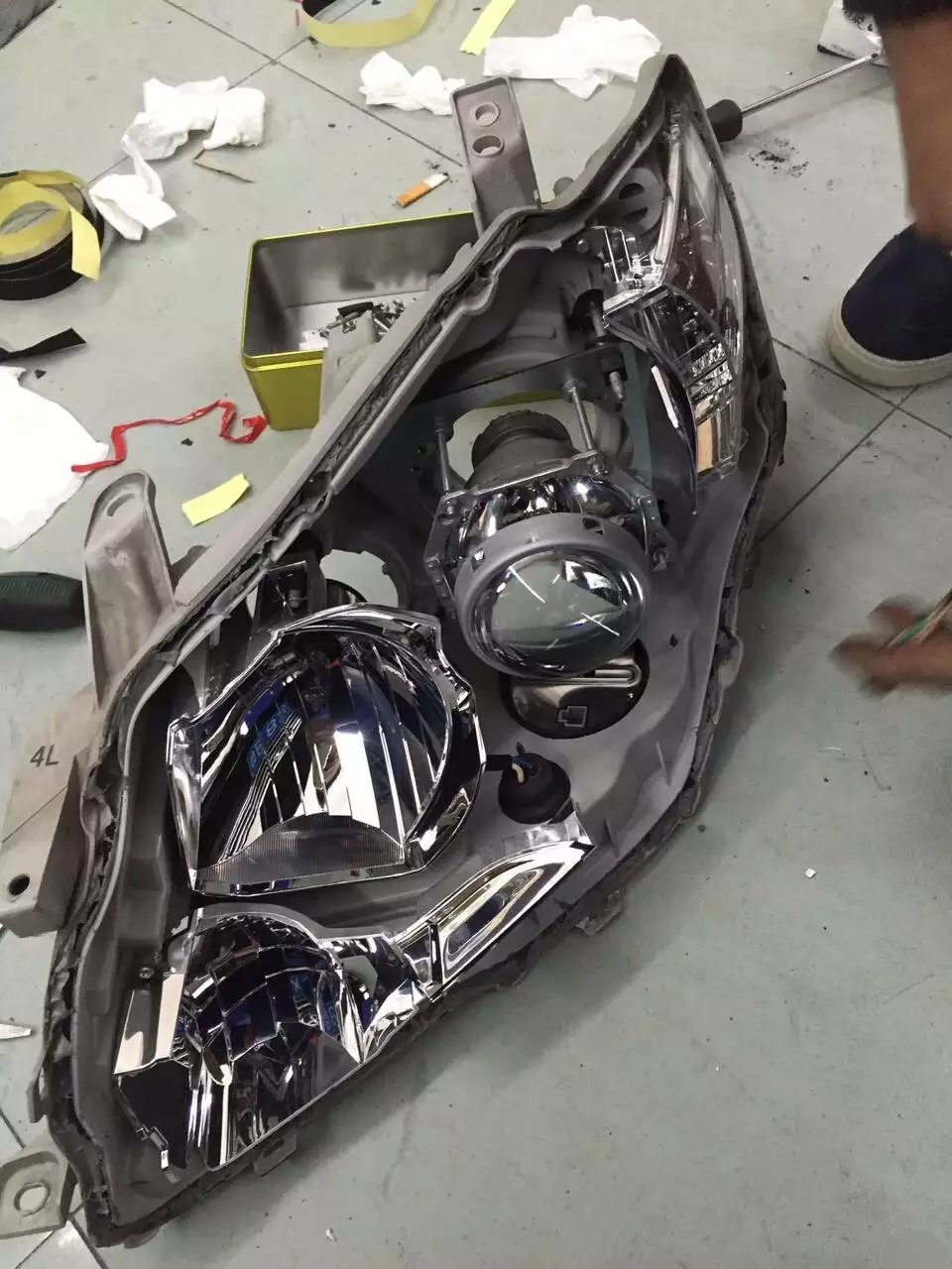 凱美瑞車燈升級(jí)德國(guó)海拉5透鏡   深圳光速車改改燈