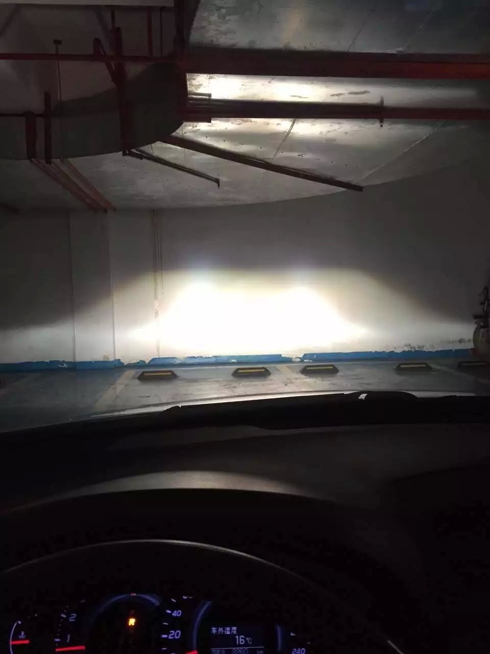 凱美瑞車燈升級(jí)德國(guó)海拉5透鏡   深圳光速車改改燈