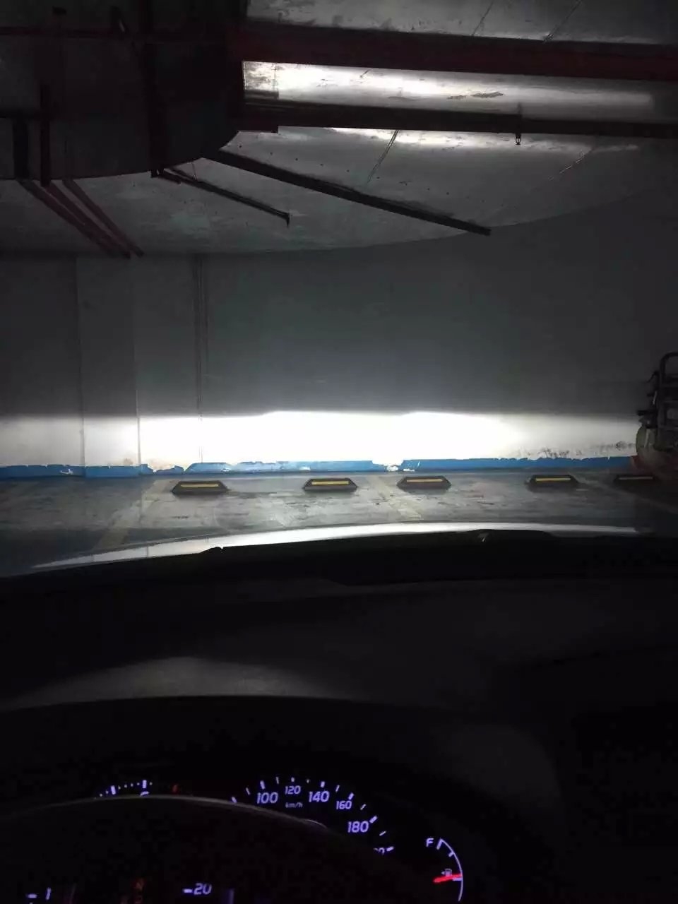 凱美瑞車燈升級(jí)德國(guó)海拉5透鏡   深圳光速車改改燈