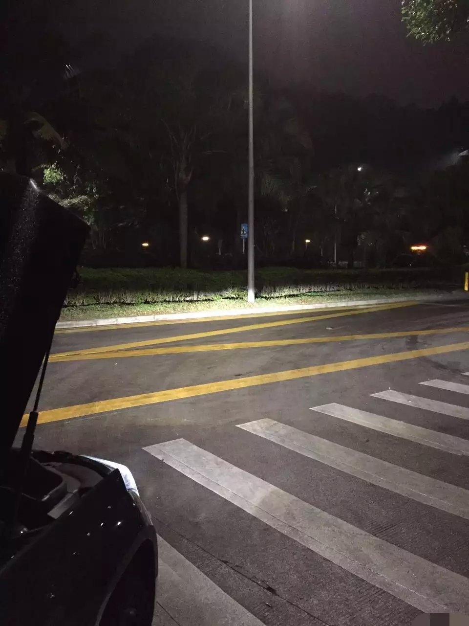 奔馳glk燈光升級(jí)德國(guó)海拉5雙光透鏡   深圳光速車改改燈