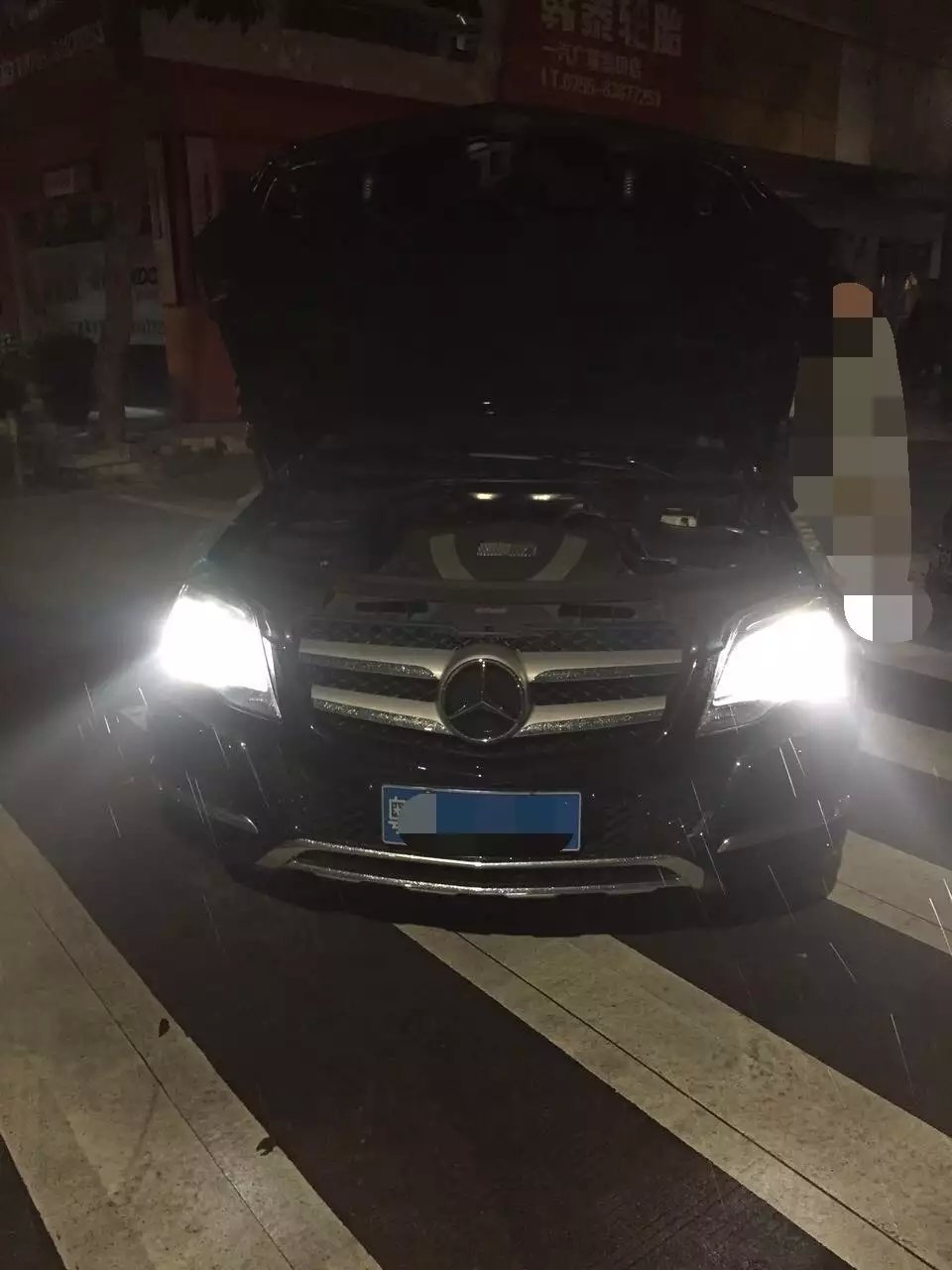 奔馳glk燈光升級(jí)德國(guó)海拉5雙光透鏡   深圳光速車改改燈