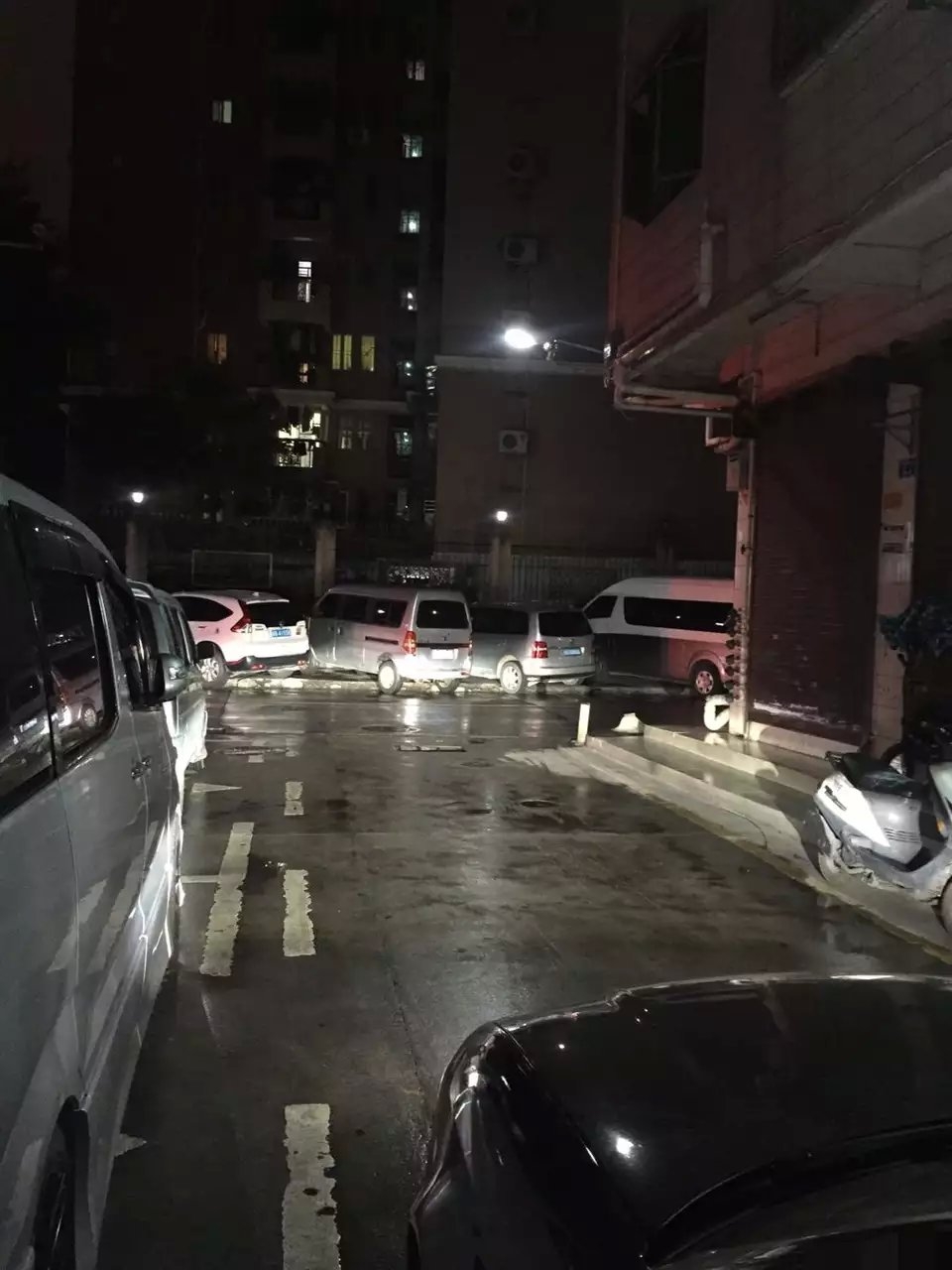 奧迪a6燈光升級德國海拉5雙光透鏡   深圳光速車改改燈