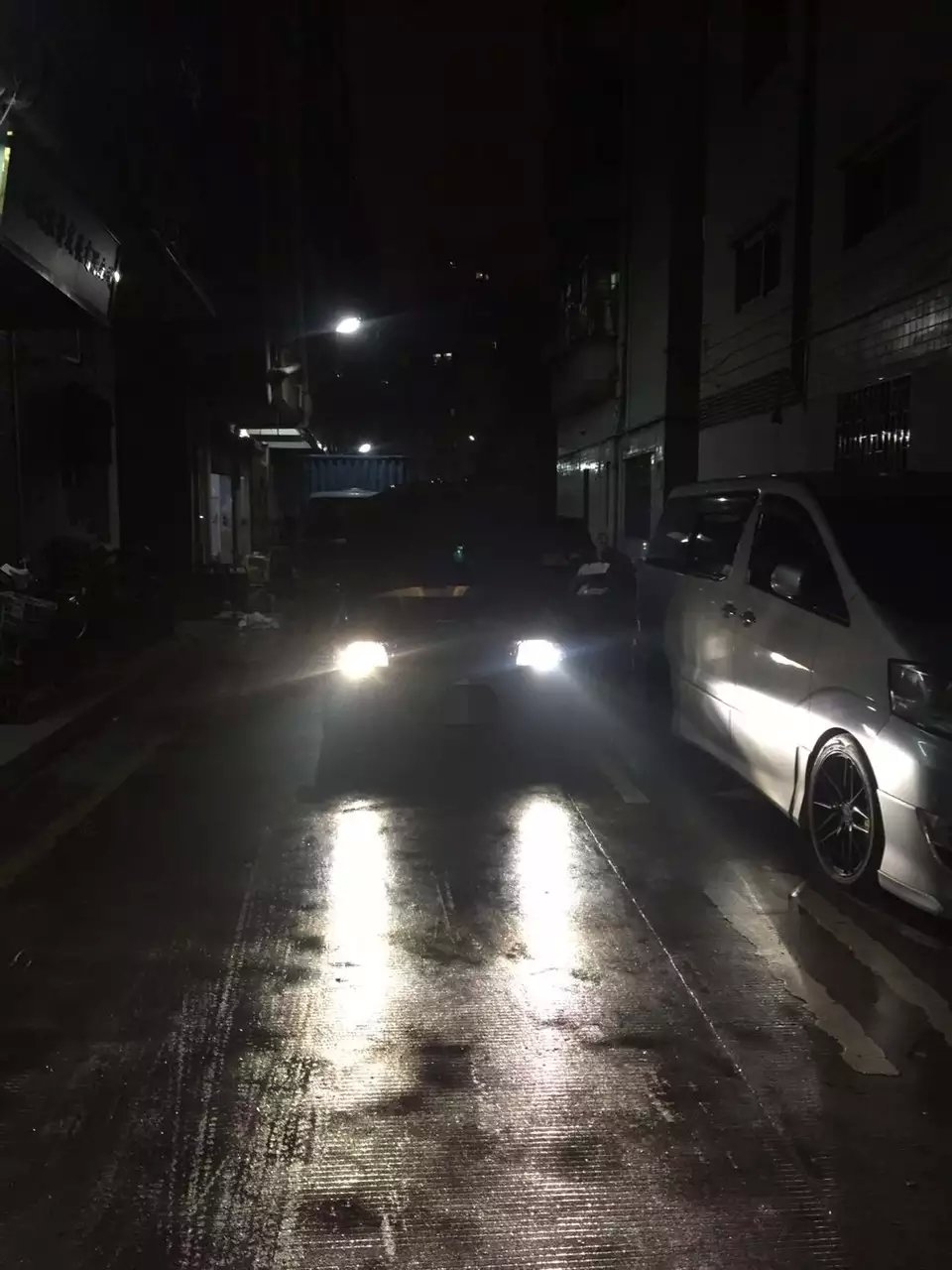 奧迪a6燈光升級德國海拉5雙光透鏡   深圳光速車改改燈