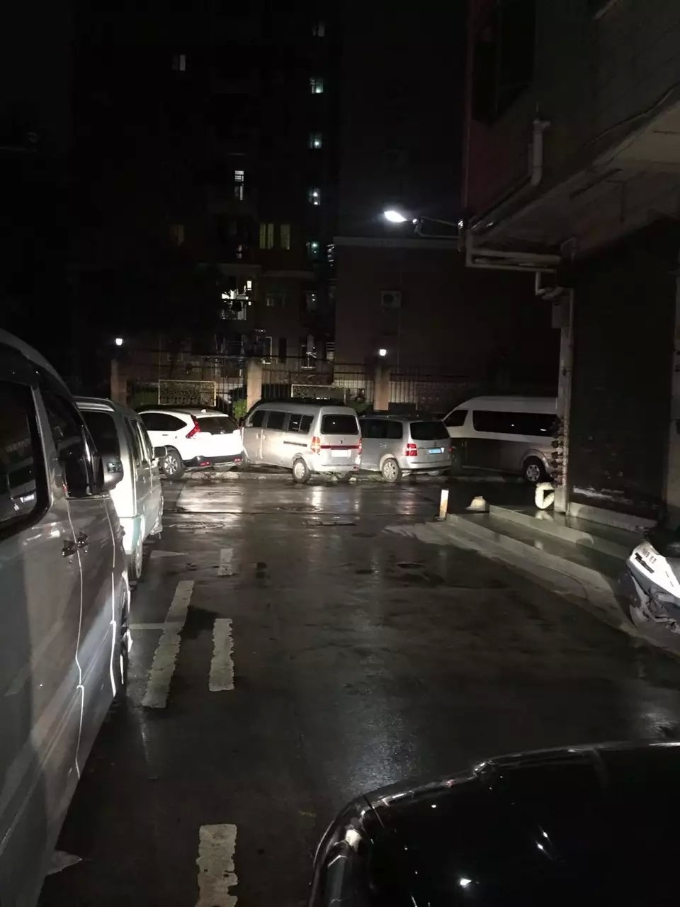 奧迪a6燈光升級德國海拉5雙光透鏡   深圳光速車改改燈