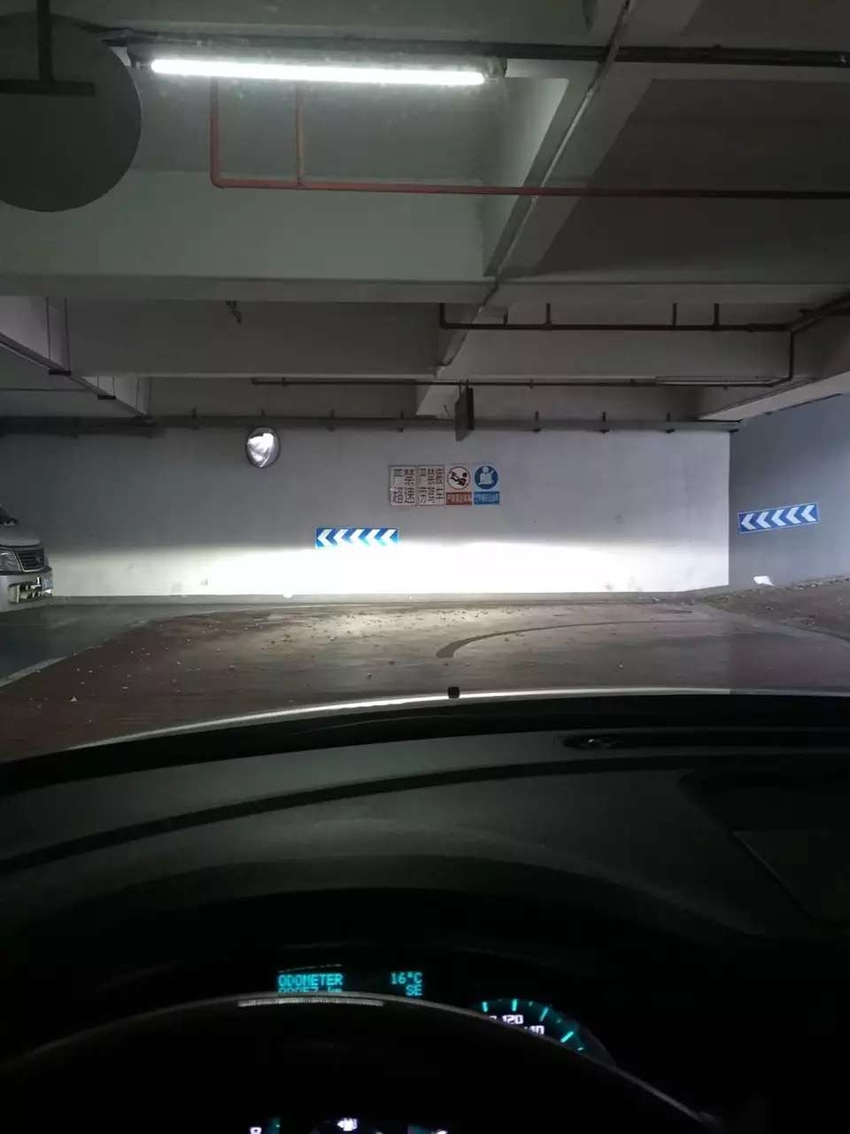 昂科雷車燈升級德國海拉5雙光透鏡   深圳光速車改改燈