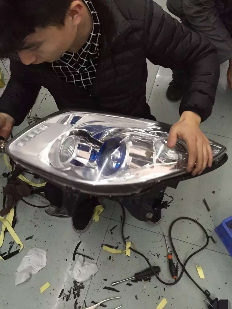 昂科雷車燈升級德國海拉5雙光透鏡   深圳光速車改改燈