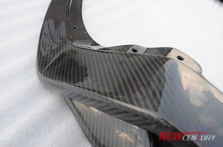法拉利 F12berlinetta改裝DMC碳纖維前唇  包圍材質(zhì)做工：碳纖維/carbon fibre  改裝套件前唇 一件 另有DMC后唇 側(cè)裙 尾翼選購(gòu)
