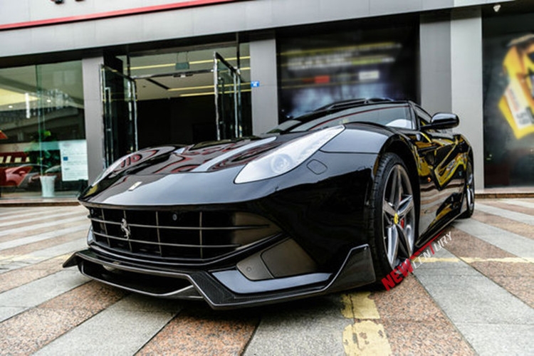 法拉利 F12berlinetta改裝DMC碳纖維前唇  包圍材質(zhì)做工：碳纖維/carbon fibre  改裝套件前唇 一件 另有DMC后唇 側(cè)裙 尾翼選購(gòu)