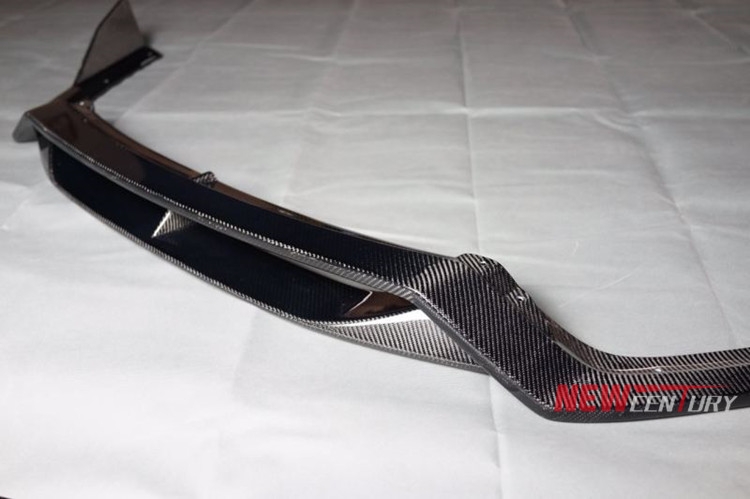 法拉利 F12berlinetta改裝DMC碳纖維前唇  包圍材質(zhì)做工：碳纖維/carbon fibre  改裝套件前唇 一件 另有DMC后唇 側(cè)裙 尾翼選購(gòu)