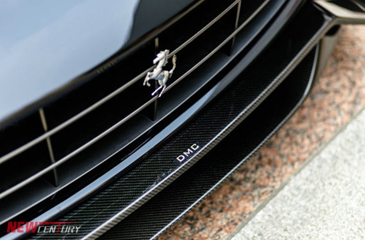 法拉利 F12berlinetta改裝DMC碳纖維前唇  包圍材質(zhì)做工：碳纖維/carbon fibre  改裝套件前唇 一件 另有DMC后唇 側(cè)裙 尾翼選購(gòu)