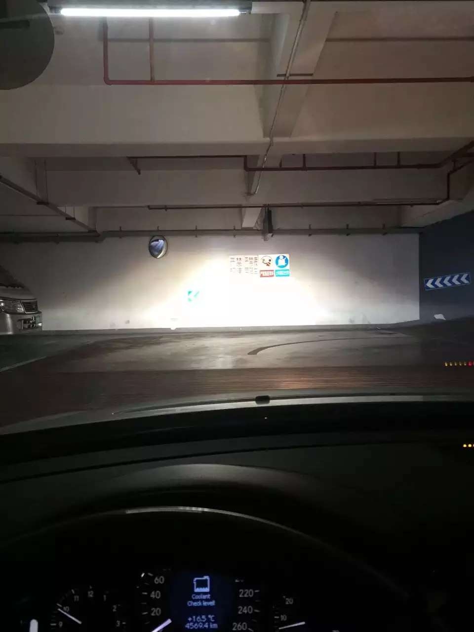 奔馳cls改裝德國海拉5透鏡    深圳光速車改改燈