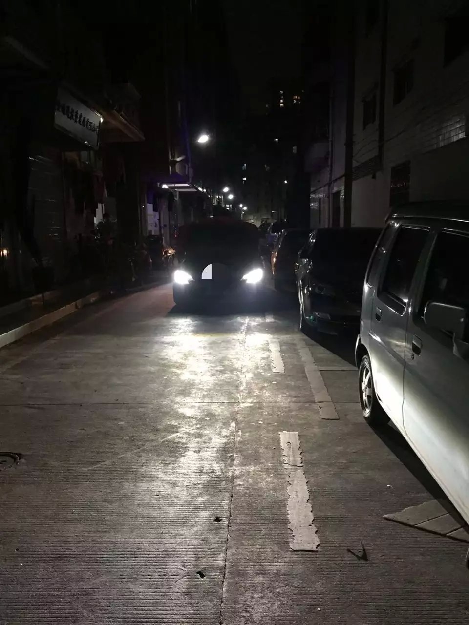 新銳志車燈升級(jí)德國海拉5雙光透鏡    深圳光速車改改燈