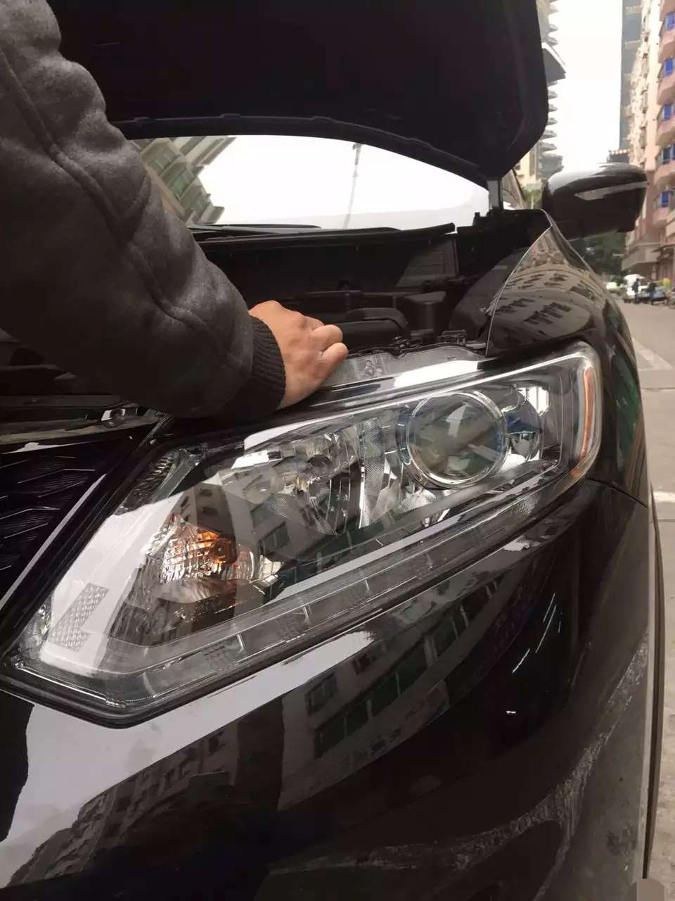 新車(chē)新奇駿改裝德國(guó)海拉5雙光透鏡   深圳光速車(chē)改改燈