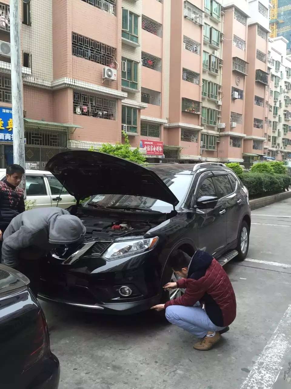 新車(chē)新奇駿改裝德國(guó)海拉5雙光透鏡   深圳光速車(chē)改改燈