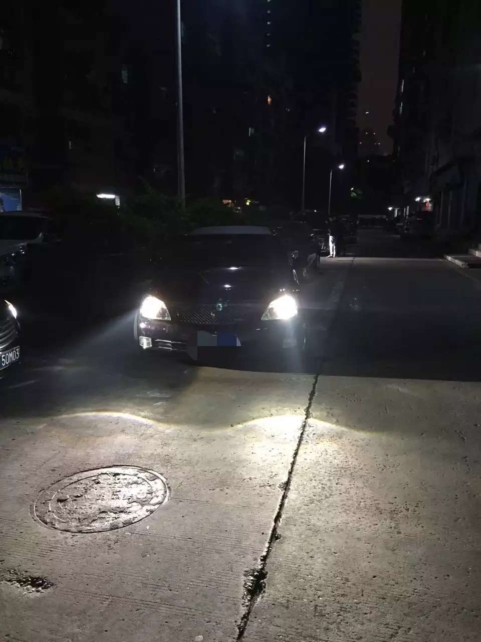 皇冠車燈改裝4透鏡：近光位改Q5透鏡，遠(yuǎn)光位改海拉3透鏡