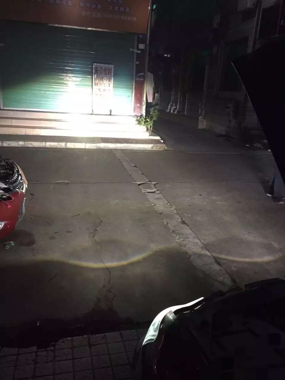 皇冠車燈改裝4透鏡：近光位改Q5透鏡，遠(yuǎn)光位改海拉3透鏡