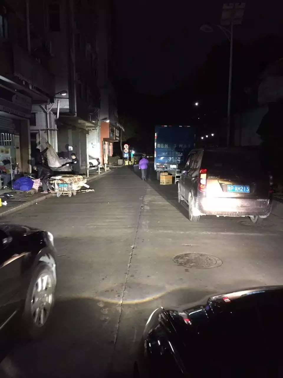 皇冠車燈改裝4透鏡：近光位改Q5透鏡，遠(yuǎn)光位改海拉3透鏡
