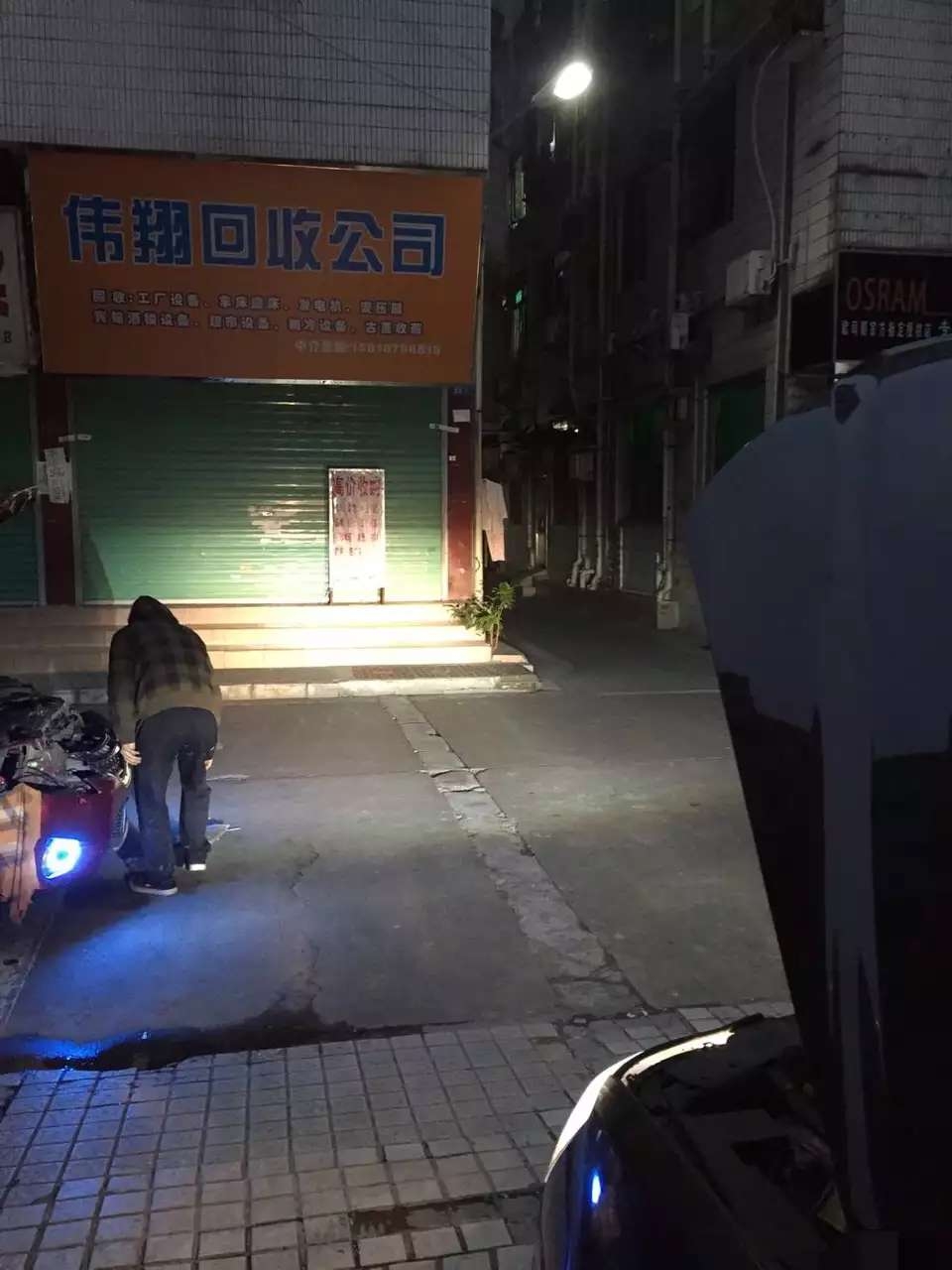 皇冠車燈改裝4透鏡：近光位改Q5透鏡，遠(yuǎn)光位改海拉3透鏡