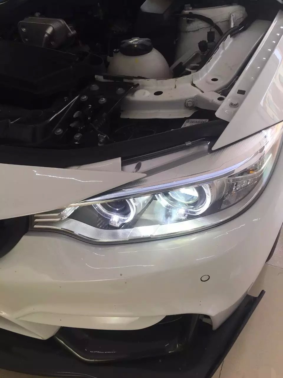 寶馬4系雙門燈光升級(jí)歐斯朗5500K氙氣燈   深圳光速車改改燈
