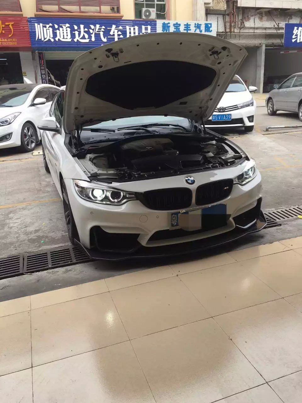 寶馬4系雙門燈光升級(jí)歐斯朗5500K氙氣燈   深圳光速車改改燈