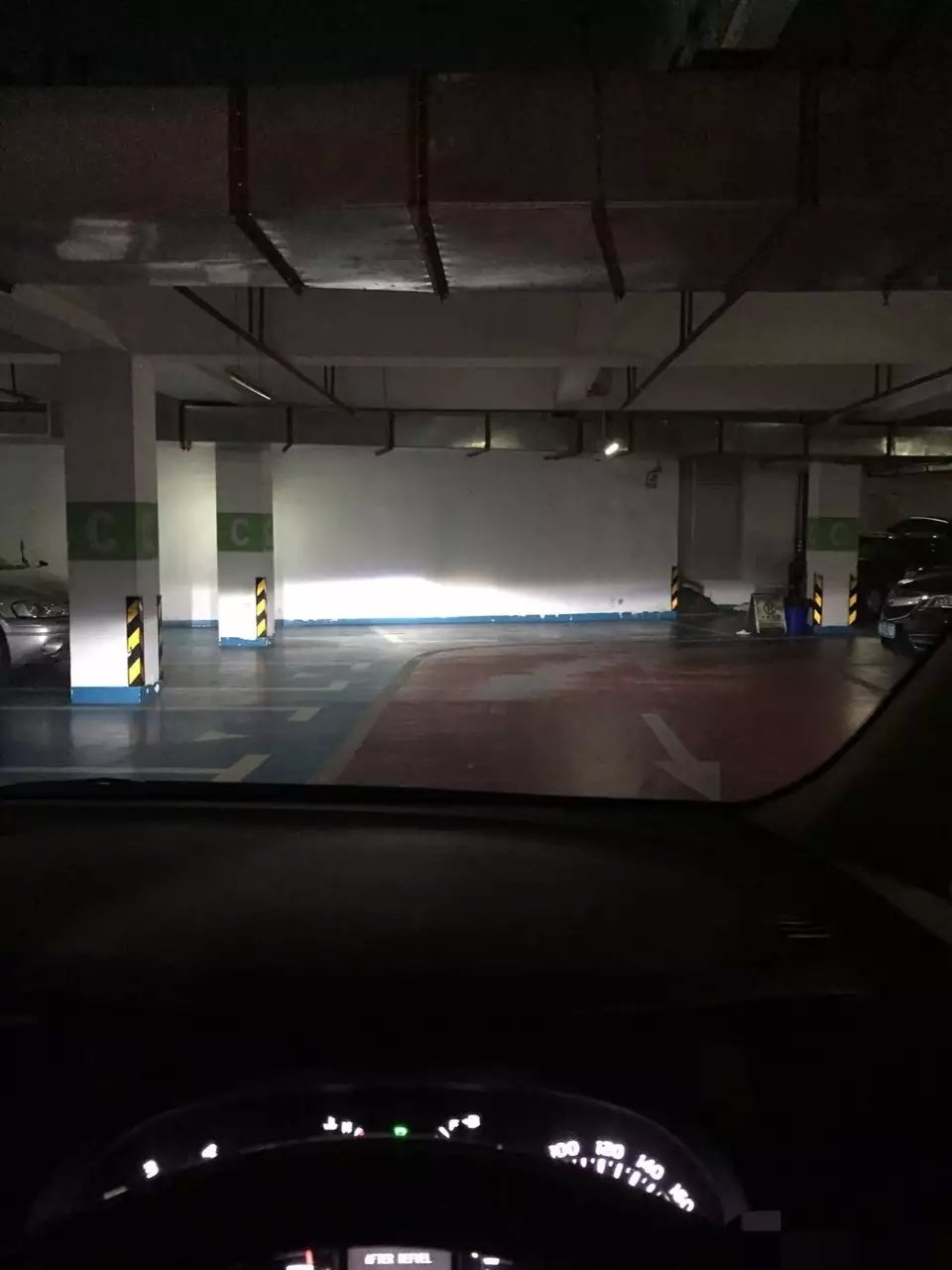 香港保母車改裝海拉5雙光透鏡   深圳光速車改改燈