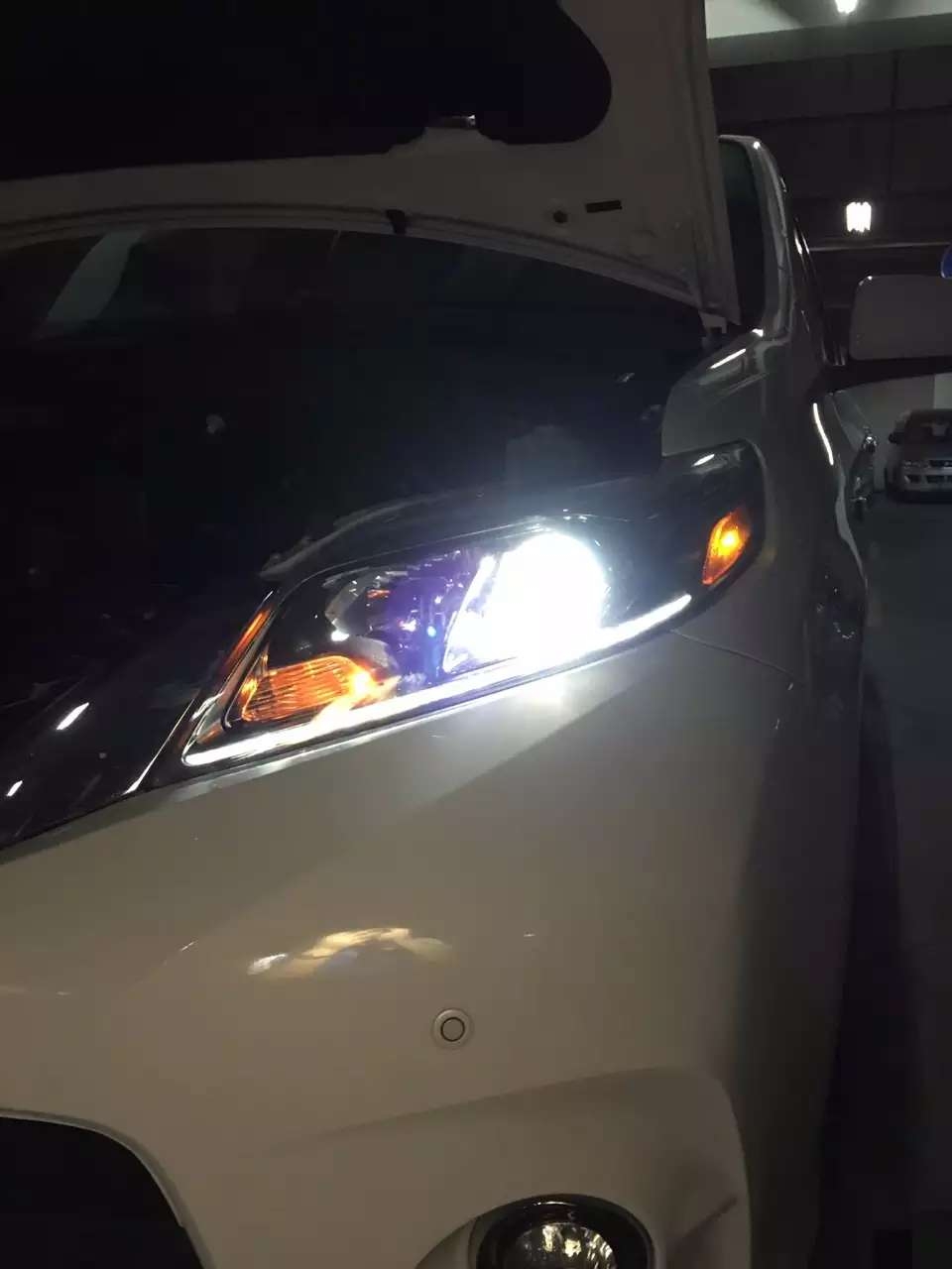 美規(guī)mpv塞納車燈升級海拉5雙光透鏡    深圳光速車改改燈