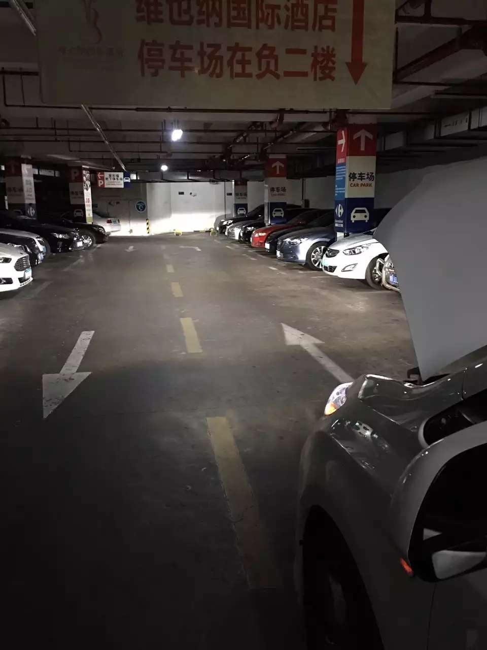 美規(guī)mpv塞納車燈升級海拉5雙光透鏡    深圳光速車改改燈