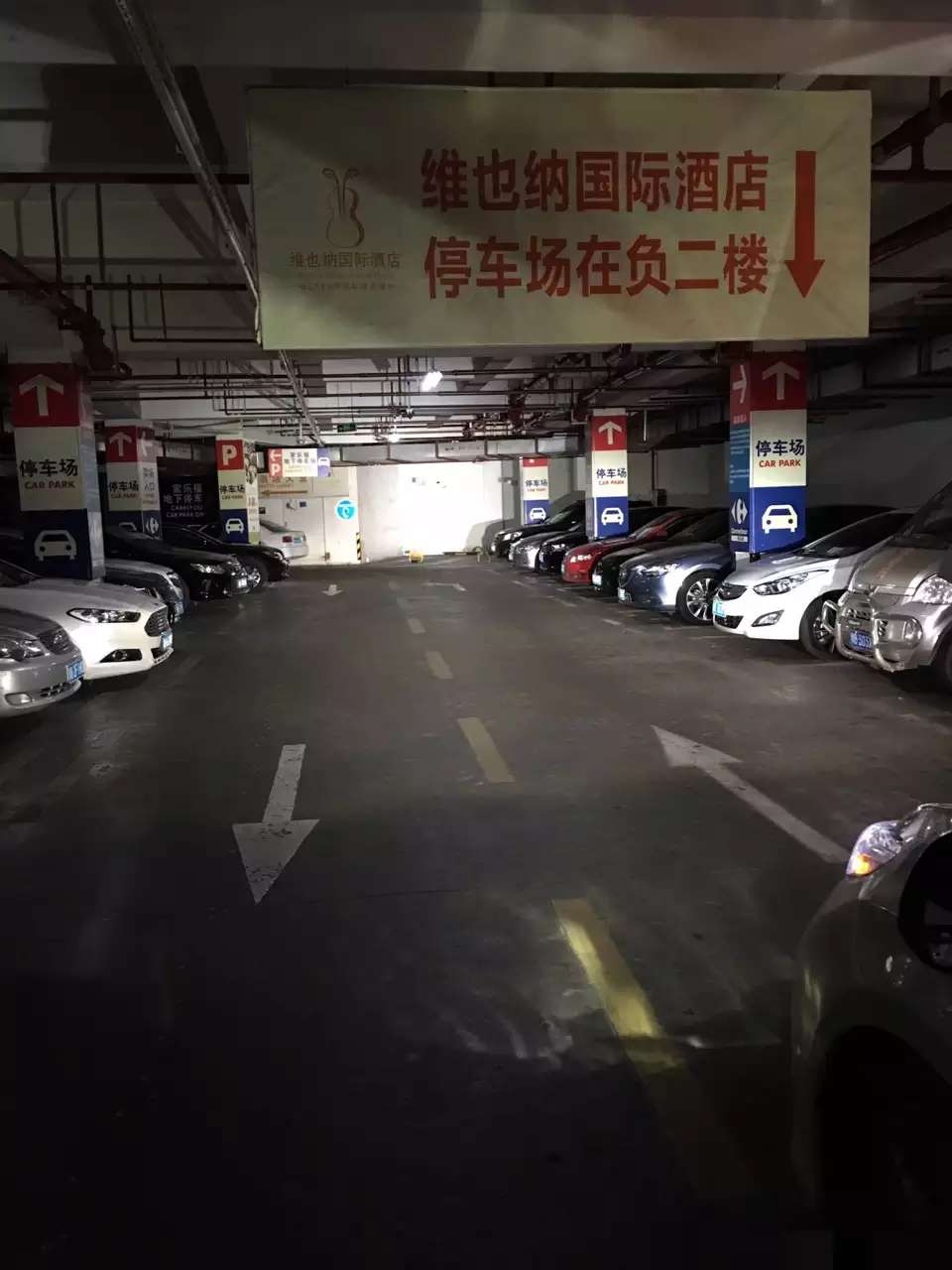 美規(guī)mpv塞納車燈升級海拉5雙光透鏡    深圳光速車改改燈