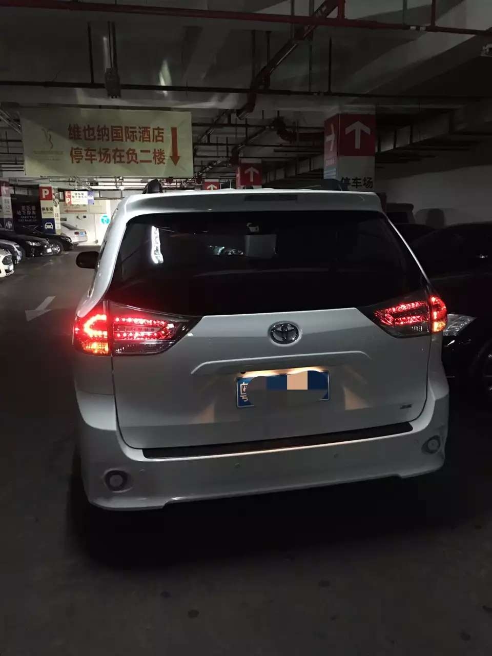 美規(guī)mpv塞納車燈升級海拉5雙光透鏡    深圳光速車改改燈