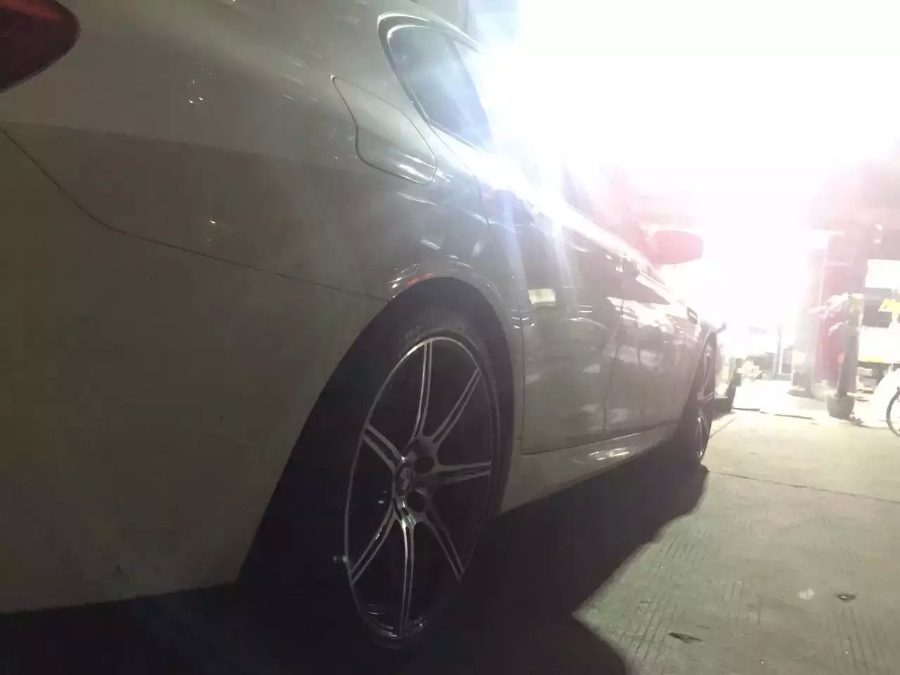 寶馬 ，換裝原裝 20寸，效果不錯