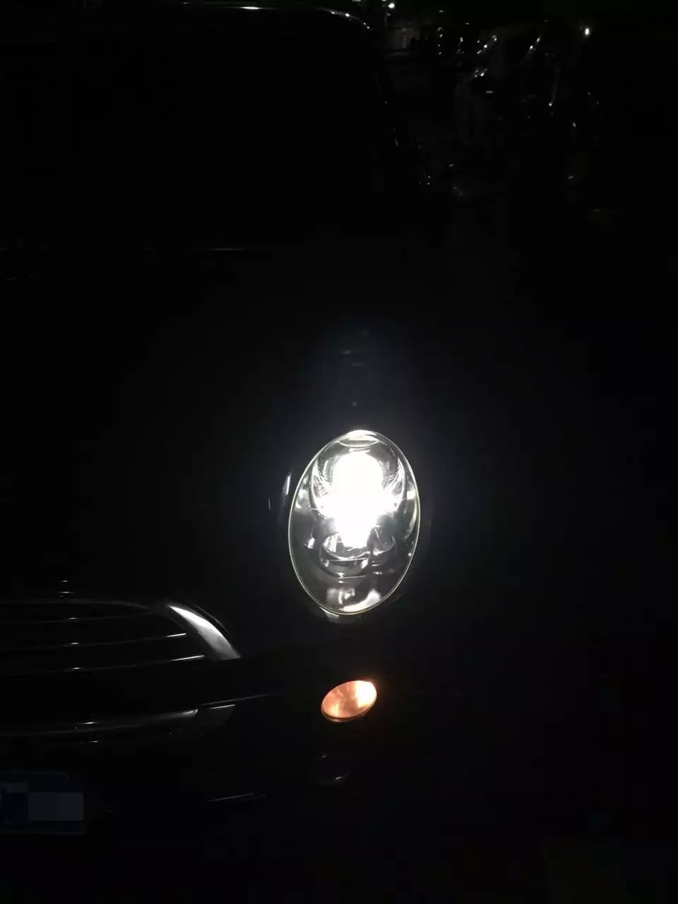 寶馬mini車升級(jí)Q5雙光透鏡    深圳光速車改改燈