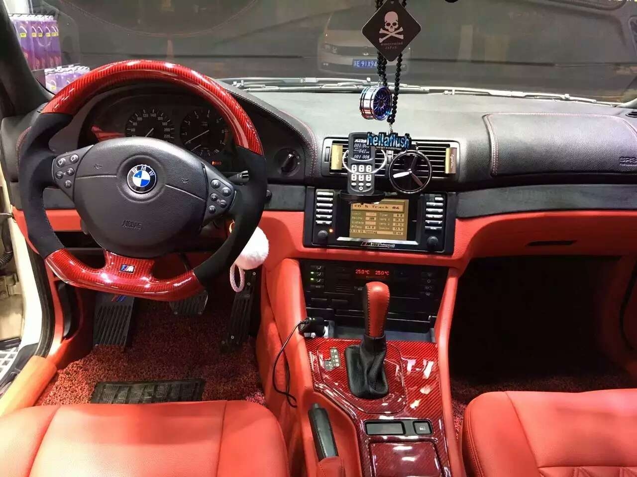 汽車方向盤改裝，是不是很騷包？