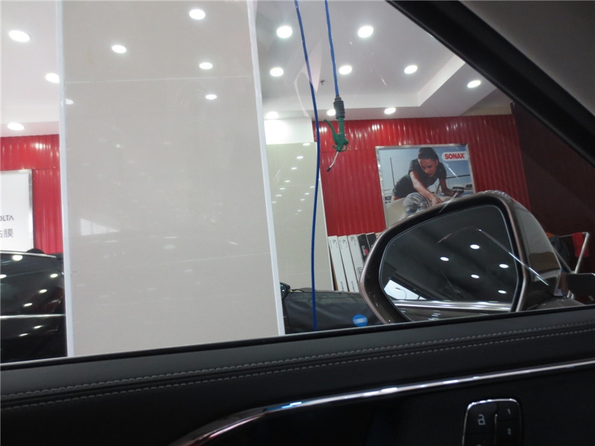 四季貼膜武昌南湖店汽車全車玻璃貼膜套餐價(jià)值4760元，團(tuán)購價(jià)僅售1380元