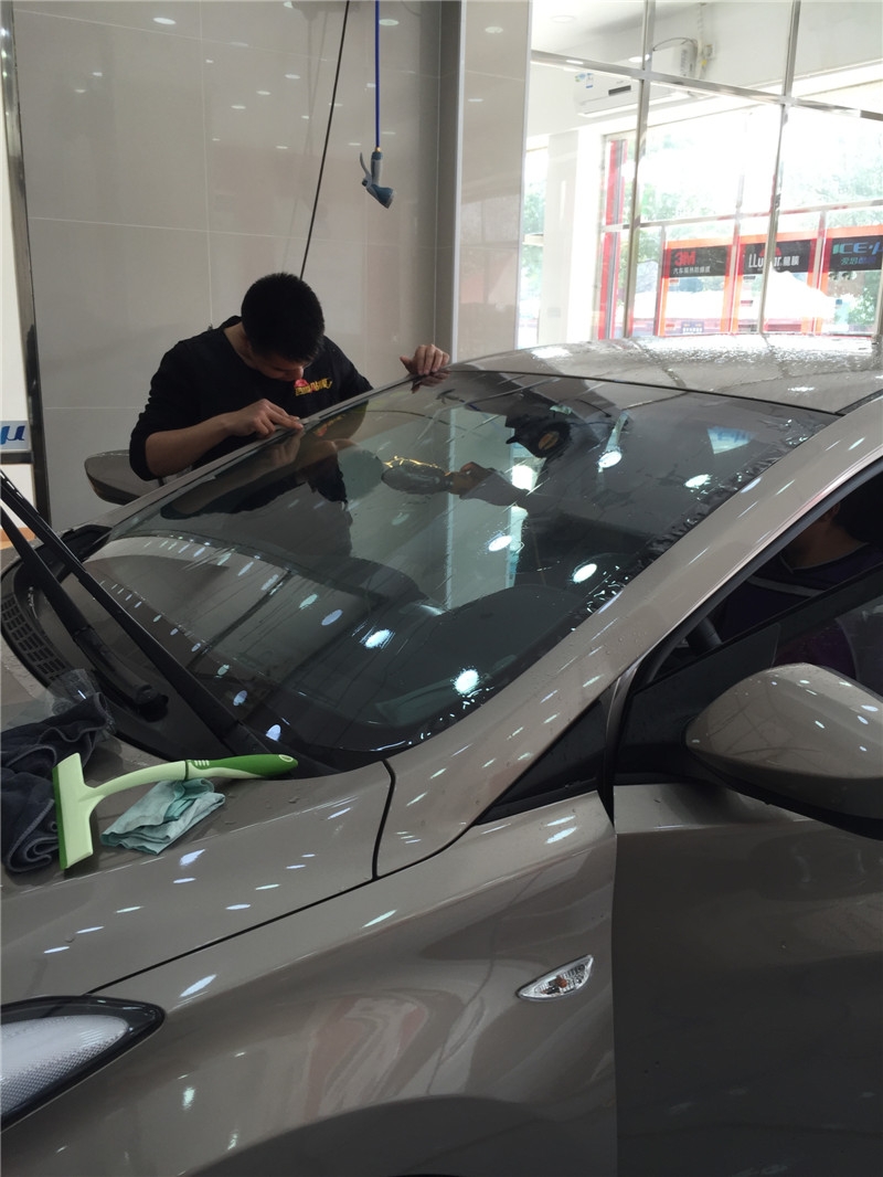 武漢汽車貼膜武昌南湖現(xiàn)代朗動(dòng)全車愛思酷膜施工案例/愛思酷膜好不好？產(chǎn)家哪里