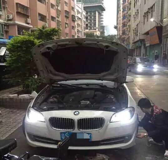 【每日改裝案例】寶馬5系燈光升級(jí)Q5雙光透鏡   深圳光速車改改燈