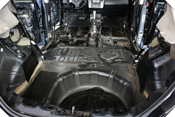 途歌汽車(chē)影音：日產(chǎn)騏達(dá)改裝全車(chē)LK綠衛(wèi)士隔音+3M材料吸音棉