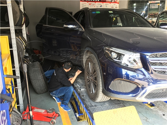 汽車(chē)改裝--奔馳GLC改原裝位踏板