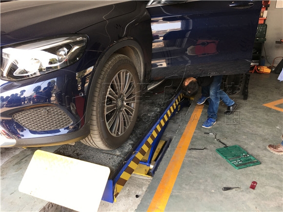 汽車(chē)改裝--奔馳GLC改原裝位踏板