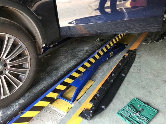 汽車(chē)改裝--奔馳GLC改原裝位踏板