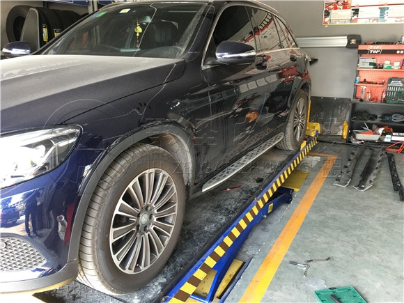 汽車(chē)改裝--奔馳GLC改原裝位踏板