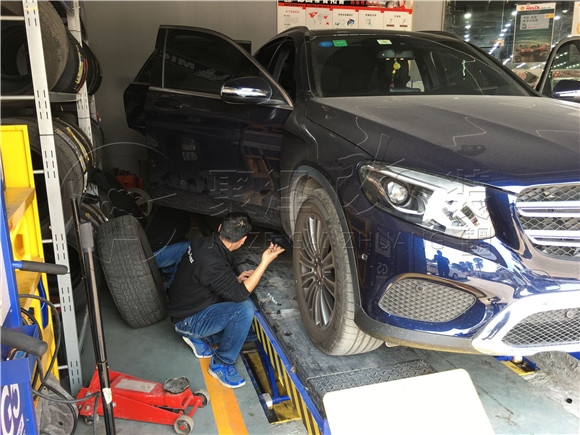 汽車(chē)改裝--奔馳GLC改原裝位踏板